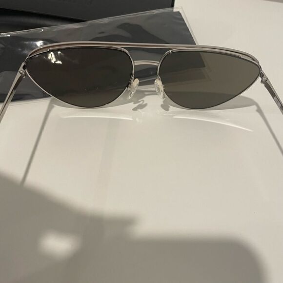 NIB Silver Mirror Cateye Moschino Sunglasses main image 9